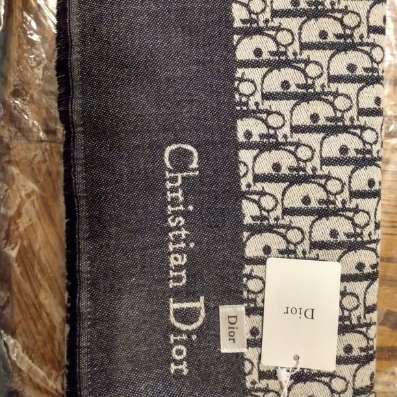 Dior scaruf - Picture 2 of 2